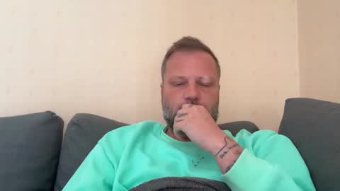 Snapshot of tattoomanforgirls chatting on March 31, 10:26 am tattoomanforgirls online show from March 31, 10:26 am