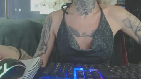 Snapshot of tatuada_safada chatting on November 6, 10:49 am tatuada_safada online show from November 6, 10:49 am