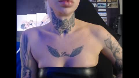 Snapshot of tatuada_safada chatting on March 16, 6:39 am tatuada_safada online show from March 16, 6:39 am