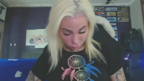 Snapshot of tatuada_safada chatting on March 17, 3:55 am tatuada_safada online show from March 17, 3:55 am