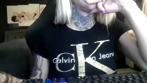 Snapshot of tatuada_safada chatting on May 27, 4:59 pm tatuada_safada online show from May 27, 4:59 pm