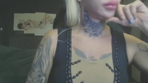 Snapshot of tatuada_safada chatting on June 9, 8:59 am tatuada_safada online show from June 9, 8:59 am