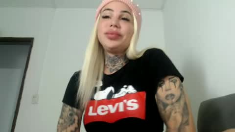 Snapshot of tatuada_safada chatting on June 19, 6:56 pm tatuada_safada online show from June 19, 6:56 pm