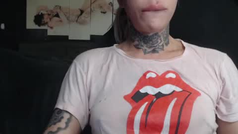 Snapshot of tatuada_safada chatting on August 6, 10:39 am tatuada_safada online show from August 6, 10:39 am