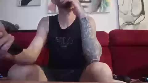 Snapshot of tatuadorhotxxx chatting on May 18, 6:58 pm Tatuado20cm online show from May 18, 6:58 pm