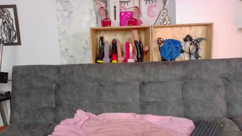 Taty Miller online show from November 11, 9:15 pm