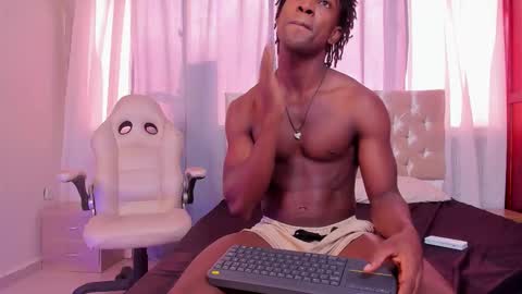 tau_montes online show from November 6, 12:39 pm