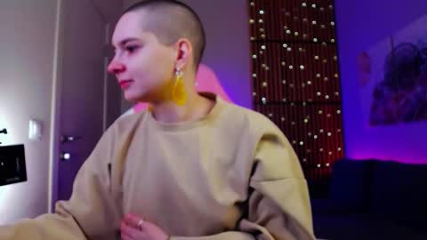 Taya online show from February 5, 1:05 pm