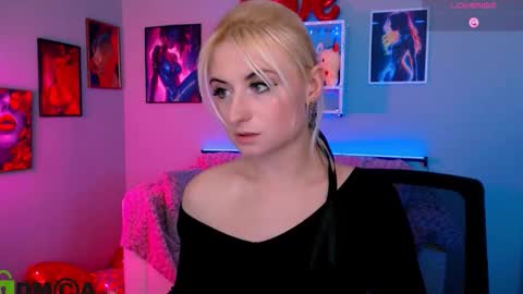 Snapshot of taya_doll chatting on March 12, 9:32 pm Taya online show from March 12, 9:32 pm