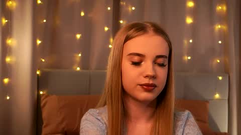 Taya online show from April 21, 5:06 pm