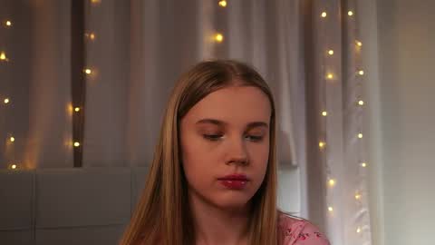 Taya online show from April 27, 3:54 pm