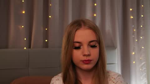 Taya online show from May 13, 4:48 pm