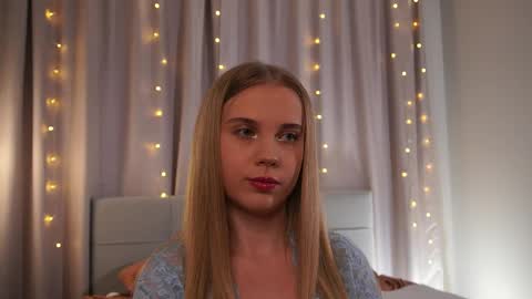 Taya online show from May 20, 5:08 pm