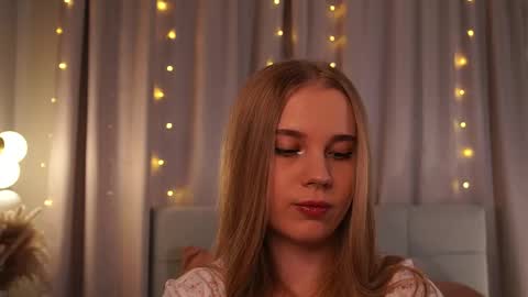 Taya online show from May 26, 4:47 pm