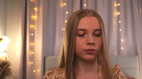 Taya online show from May 29, 3:54 pm
