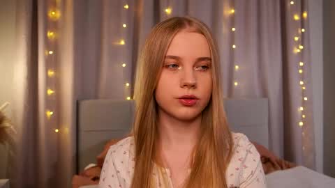 Taya online show from May 31, 4:36 pm