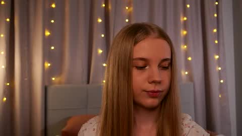 Taya online show from May 31, 6:09 pm