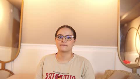 Teylor  Kim online show from October 11, 6:50 pm