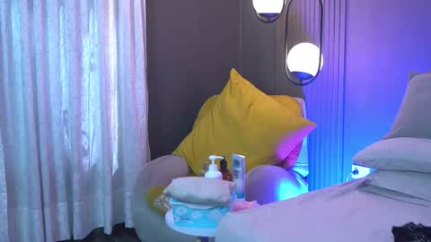 Teylor  Kim online show from February 5, 6:56 pm