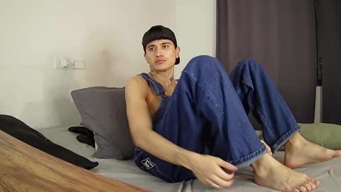 Snapshot of taylor_024 chatting on June 3, 1:30 am independent model online show from June 3, 1:30 am