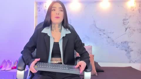 Taylor online show from February 3, 4:10 am