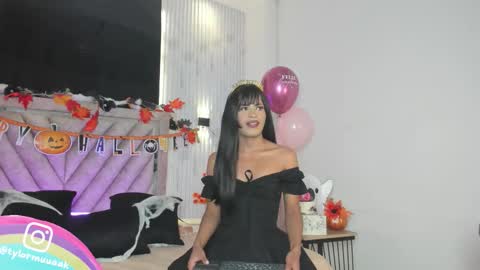 Snapshot of taylor_harveey chatting on October 24, 11:45 pm Taylor Harveey online show from October 24, 11:45 pm