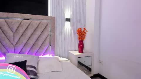 Taylor Harveey online show from December 20, 8:38 pm