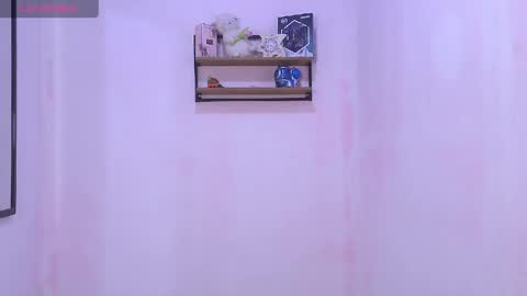 taylor lii0425 online show from June 8, 9:15 pm