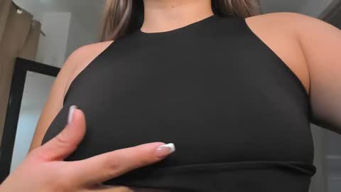 Snapshot of taylor_smith1_ chatting on December 31, 6:46 pm Taylor online show from December 31, 6:46 pm