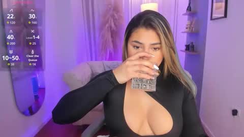 Snapshot of taylor_smith1_ chatting on January 17, 11:37 am Taylor online show from January 17, 11:37 am