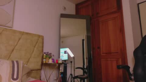 taylorcollinss online show from June 3, 2:33 pm