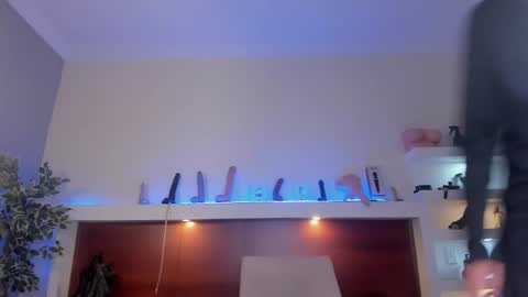 Taylor online show from October 4, 5:44 pm