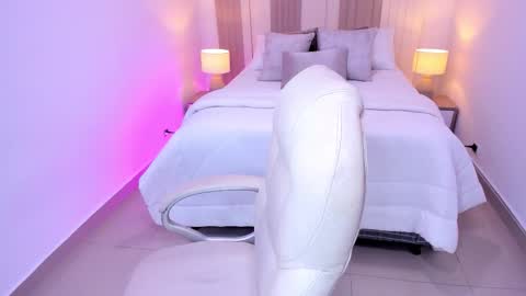 Taylor  online show from October 14, 7:47 pm