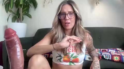 Taylor online show from September 17, 2:46 am