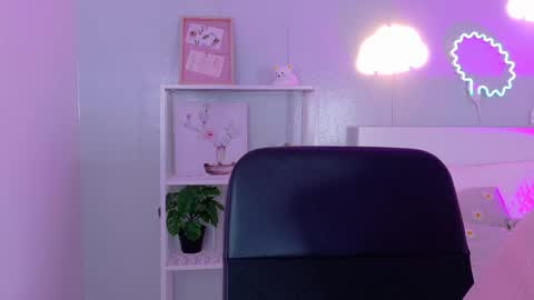 Snapshot of taylorsmitth_ chatting on November 11, 11:21 am TAYLOR online show from November 11, 11:21 am