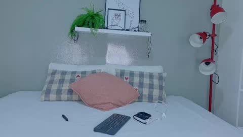 Snapshot of taylorsmitth_ chatting on November 19, 11:32 am TAYLOR online show from November 19, 11:32 am