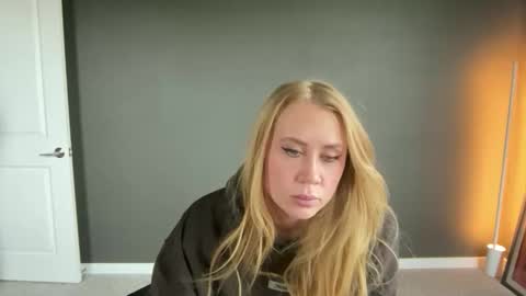 Taylor Rae online show from February 10, 12:26 am