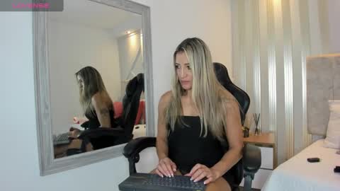 tayra online show from December 19, 7:07 pm