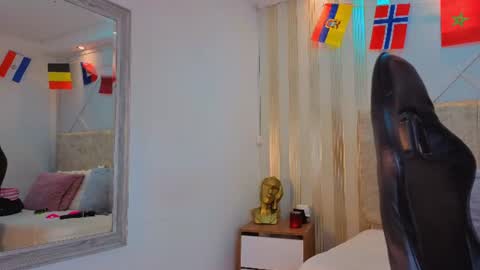 Snapshot of tayra_pradit chatting on June 30, 6:42 pm tayra online show from June 30, 6:42 pm