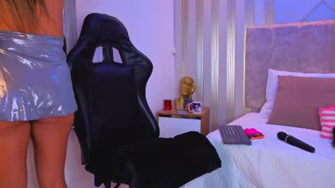 Snapshot of tayra_pradit chatting on July 16, 6:58 pm tayra online show from July 16, 6:58 pm