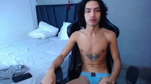 Tayron online show from February 5, 7:07 pm