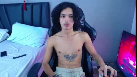 Snapshot of tayronx33 chatting on April 3, 9:24 pm Tayron online show from April 3, 9:24 pm