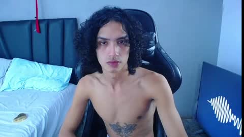 Snapshot of tayronx33 chatting on April 5, 8:17 pm Tayron online show from April 5, 8:17 pm