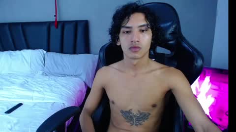 Snapshot of tayronx33 chatting on May 1, 6:01 pm Tayron online show from May 1, 6:01 pm