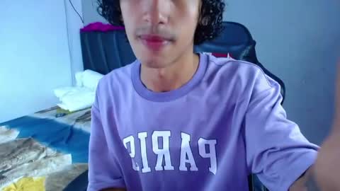 Snapshot of tayronx33 chatting on May 20, 4:02 pm Tayron online show from May 20, 4:02 pm