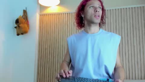 Snapshot of tayson_scott chatting on December 14, 12:54 pm Tayson online show from December 14, 12:54 pm