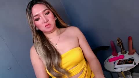 ellaine online show from December 7, 9:55 pm