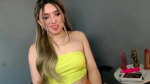 ellaine online show from December 9, 9:48 pm