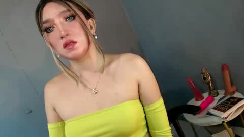 ellaine online show from December 13, 10:34 pm
