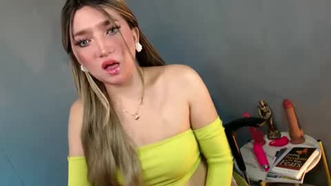 ellaine online show from December 15, 9:53 pm